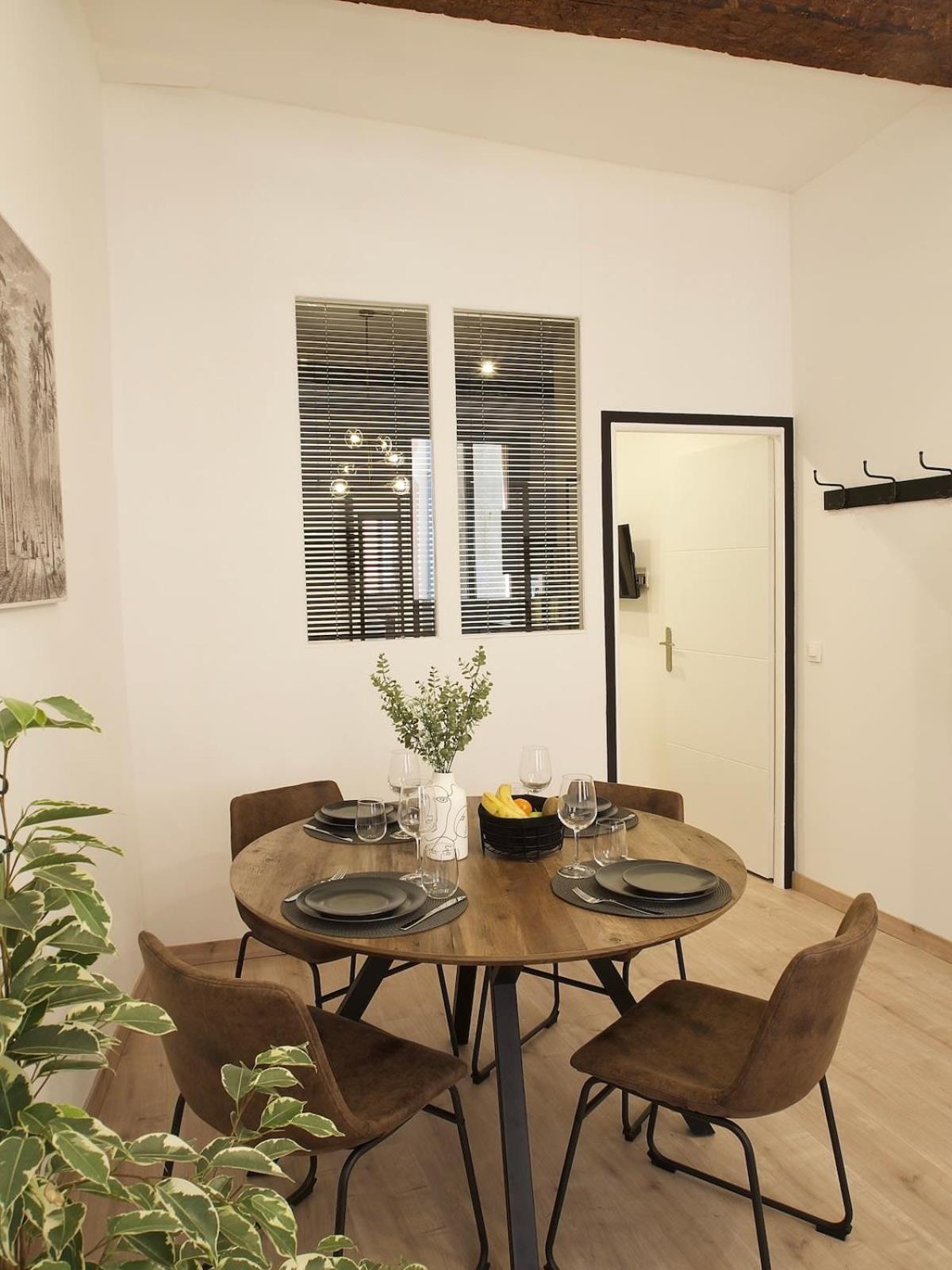 06r - Modern - Vieux Appartamento Nizza